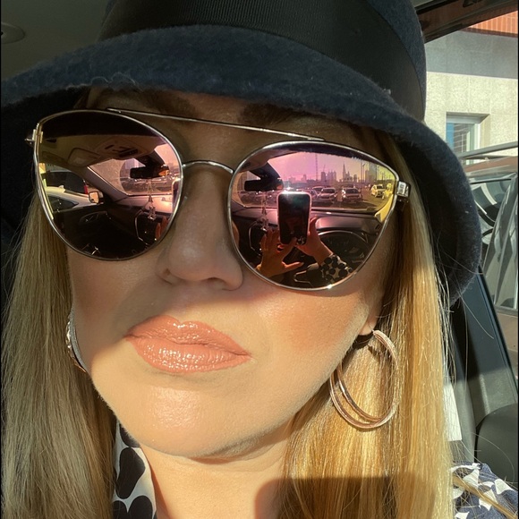 Meet your Posher, Tina marie - Picture 1 of 1